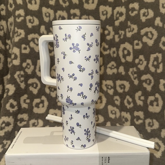 Simple Modern TREK 40oz Tumbler in Coquette 🥰 New & Never Used 😍 Last One ☀️😍 - Picture 7 of 17